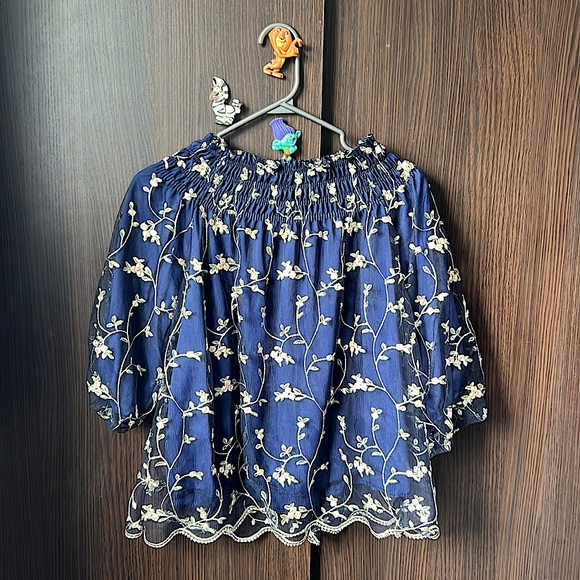 Handwork off- shoulder net Poncho blouse with lining. - Picture 1 of 5